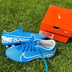 Nike Vapor 13 Club cleats